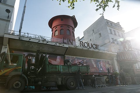 Pás do Moulin Rouge desabaram durante a noite