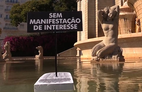 Ativistas colocam barcos em fontes de Lisboa para contestar novas regras para imigrantes