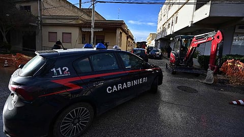 Adolescente mata pai, mãe e irmão na casa da família no norte de Itália