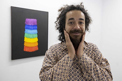 O artista brasileiro estreia-se a expor em Lisboa, e em dose dupla.