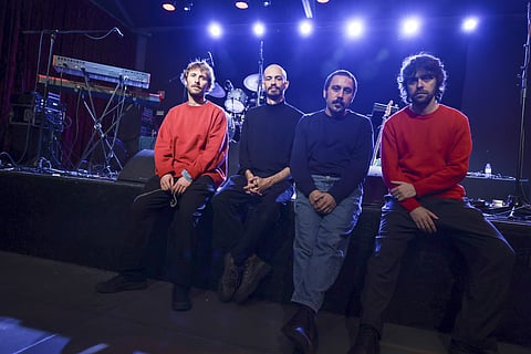 Quatro dos cinco membros da banda Ganso (da esq. para a dta.): João Sala (vocalista), Gonçalo Bicudo (baixista), Diogo Horse Rodrigues (baterista), Miguel Barreira (guitarrista e voz).