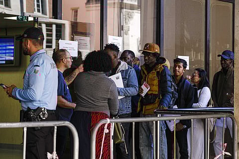 400 mil pessoas esperavam regularização quando foi decretado o fim das manifestações de interesse.