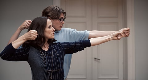 Sophie Rois e Milan Herms, um par improvável.