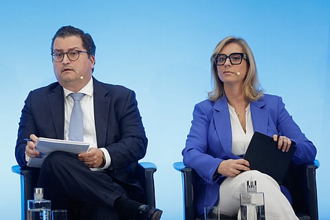 Ministro das finanças, Joaquim Miranda Sarmento, e secretária de Estado dos Assuntos Fiscais, Claudia Reis Duarte.