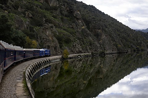 Linha do Douro suspensa entre Régua e Pocinho devido a descarrilamento
