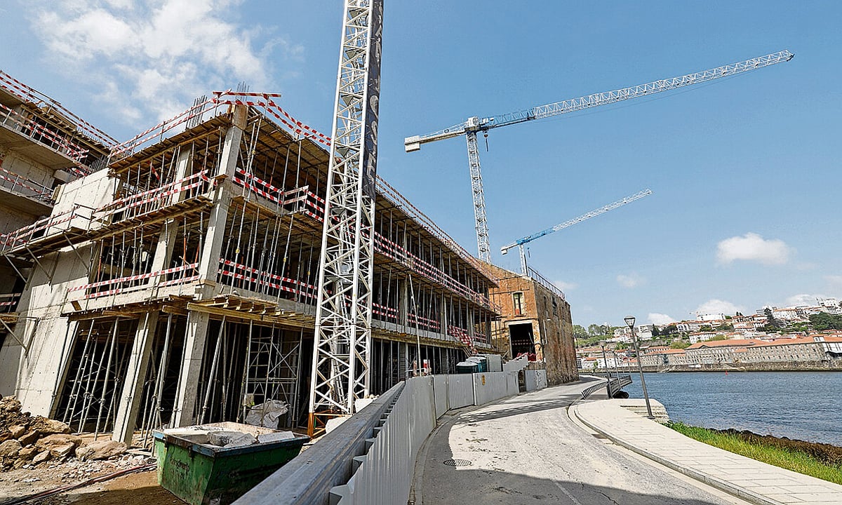 Featured image for article: Portugal's Construction Sector Booms: New Housing Licenses Jump 36%, Mortgages Up 40%