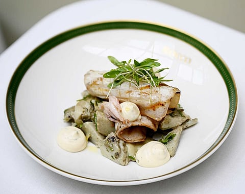 Receita de Lulas com salada de alcachofras e maionese de yuzo