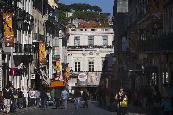 Insolvencies fall by 0.5% and new businesses rise by 3.4% until November