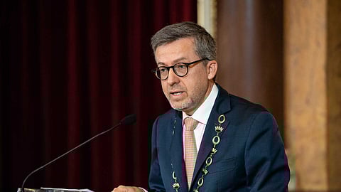 Carlos Moedas recusa responsabilidades no excesso de alojamento local em Lisboa.