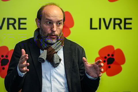 Livre diz que "pode ser preciso resgatar" Global Media Group
