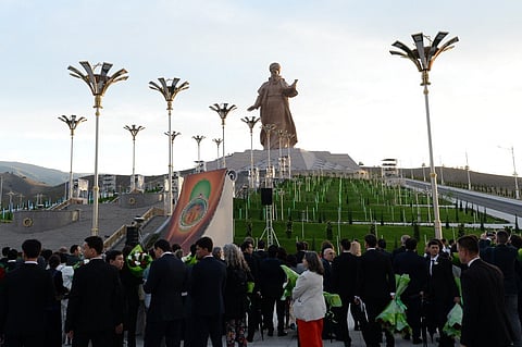 Turquemenistão inaugura uma das estátuas mais altas do mundo