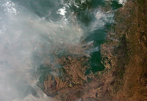 O fumo dos incêndios captado por satélite a 9 de setembro cobria três estados brasileiros.