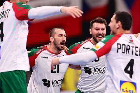 Jogadores da seleção portuguesa reagem após a vitória.