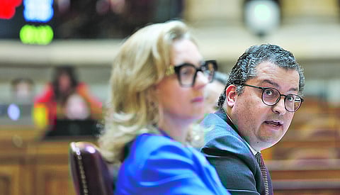 Ministro das Finanças, acompanhado da secretária de Estados dos Assuntos Fiscais, Cláudia Reis Duarte. 