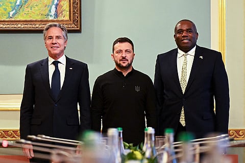 Antony Blinken, Volodymyr Zelensky e David Lammy na reunião na capital ucraniana.