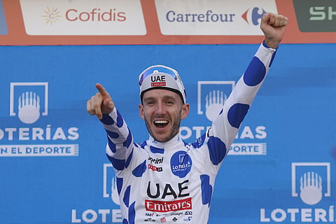 Ciclista britânico Adam Yates.