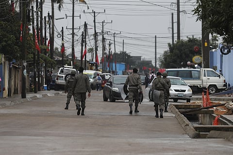 Polícia lança gás lacrimogéneo contra candidato Venâncio Mondlane e carrega sobre manifestantes em Maputo