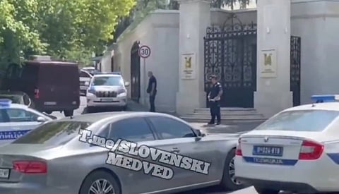 Polícia sérvia mata a tiro homem armado em frente à embaixada de Israel