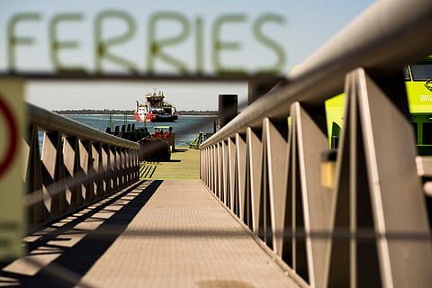 O ferry que liga Setúbal a Troia.