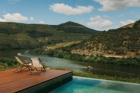 Desde 2019, o número de hóspede ascende a 25 mil. O Douro marca a paisagem dentro e fora de portas.