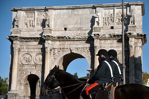 Raio danifica Arco de Constantino em Roma