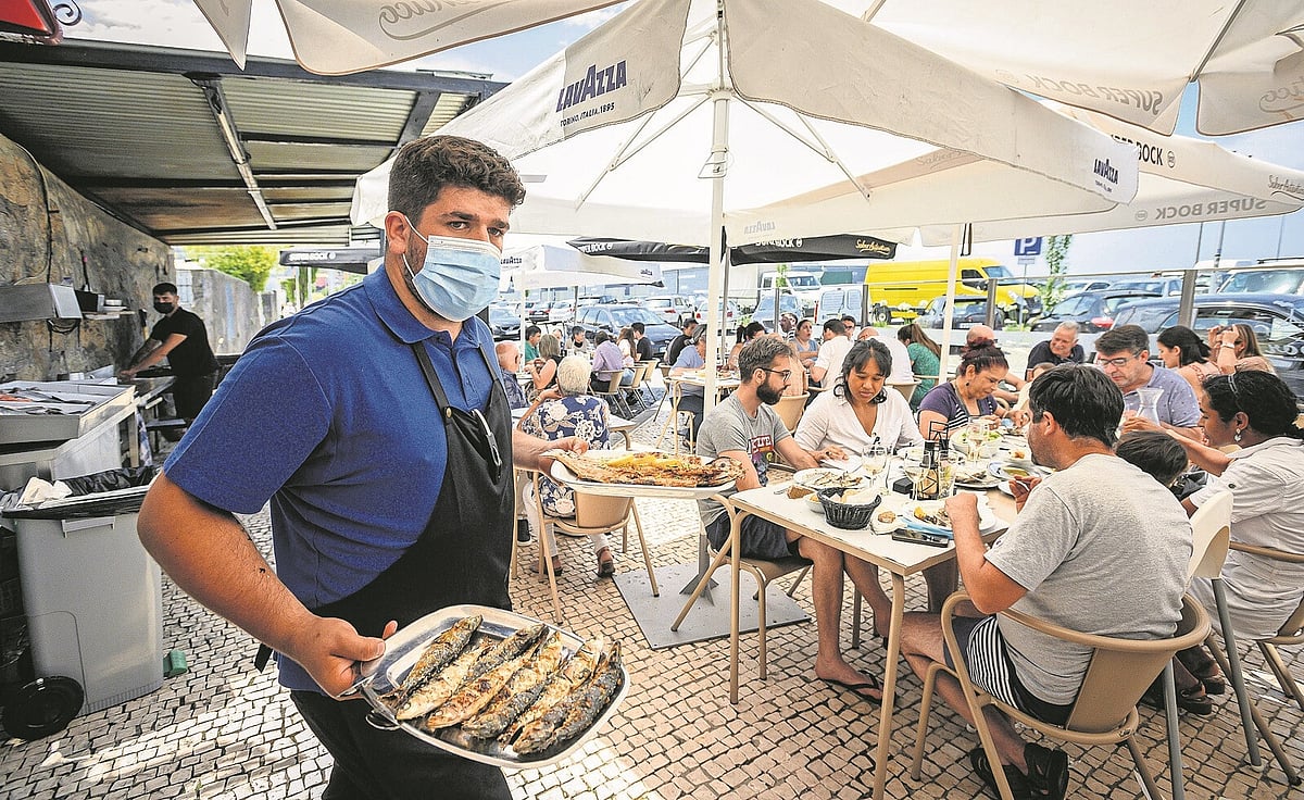 Catering and hospitality agree average pay rises of 5% for 2026