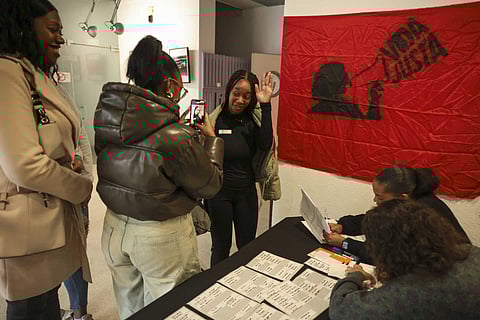 Segundo a organização, a primeira Assembleia Popular dos Bairros juntou cerca de 300 pessoas. "Criar comunidade" foi um dos objetivos. "Estamos juntos, estamos fortes" foi a palavra de ordem.