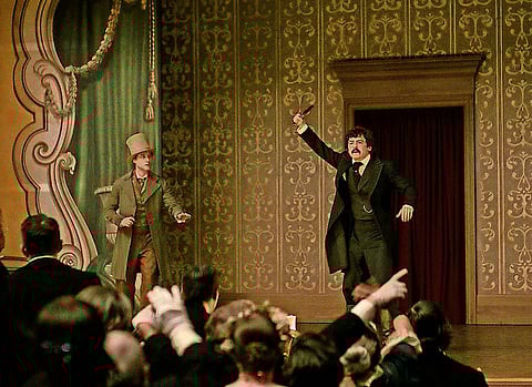 John Wilkes Booth (Anthony Boyle), o homem que matou o presidente.