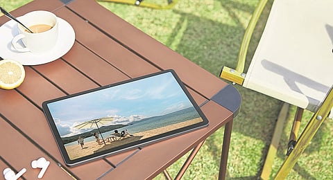 O filtro antirreflexo do tablet ajuda a ler, mesmo ao sol.