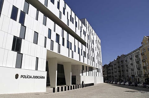 Pai e filha com mandados da Interpol emitidos pelo Brasil detidos no Porto