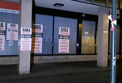 Grupo foi ao local durante a madrugada