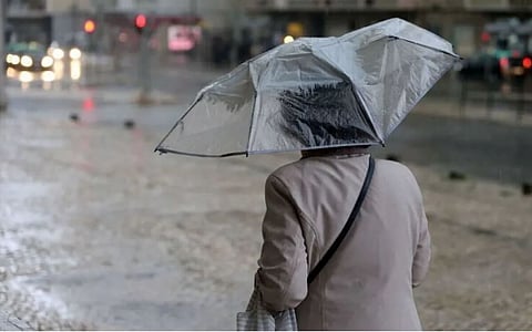 Depois do calor de inverno, volta a chuva: aviso amarelo para 13 distritos