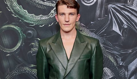 Ewan Mitchell, novo rosto do talento inglês no mainstream internacional