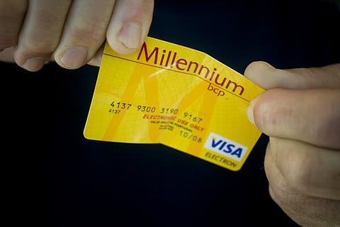 Em 2024, quem quiser fazer pagamentos de serviços é obrigado a ter um cartão de débito ou crédito. Tal implica um custo médio de 20 euros/ano.