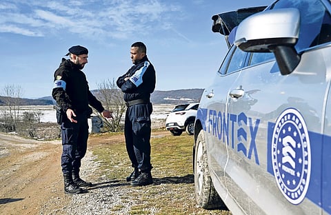 Agentes da Frontex em trabalho no terreno