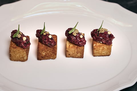 Receita de tártaro de vaca Barrosã e brioche caramelizado