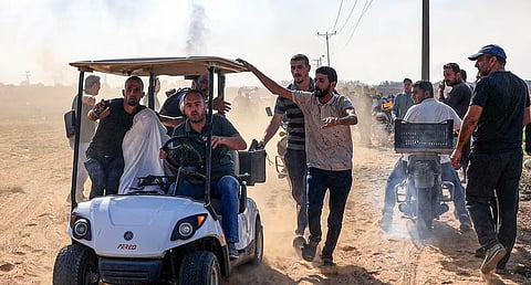 Imagem de vídeo do Hamas a fazer reféns revelado nas redes sociais na altura dos ataques.