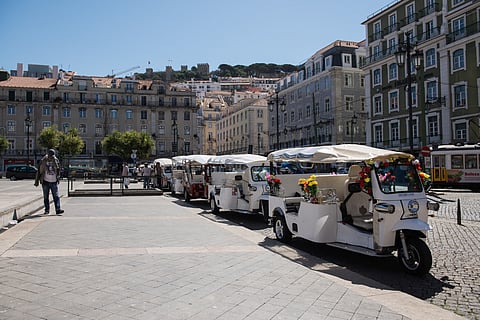 Câmara de Lisboa quer limitar e regular estacionamento de 'tuk tuk' na cidade