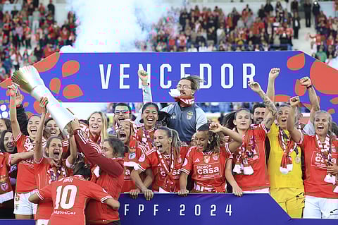 Benfica vence Sporting e conquista Taça da Liga