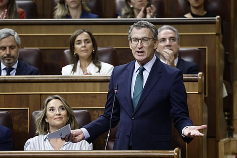 O líder do PP, Alberto Núñez Feijóo, acusou Pedro Sánchez de perseguir quem o critica.