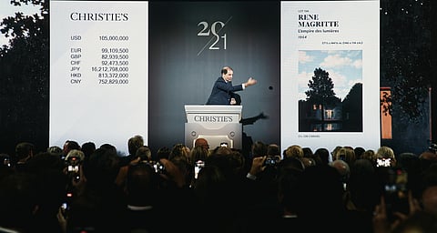 Quadro de Magritte que inspirou o filme 'O Exorcista' atinge preço recorde de 114 ME em leilão em Nova Iorque