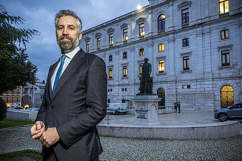 PS cava fosso de nove pontos sobre o PSD