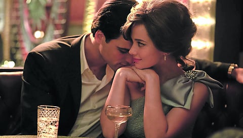 Atores tão quentes que escaldam: Jacob Elordi como Elvis e Cailee Spaeny como Priscilla.