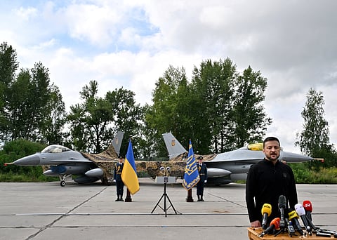 Zelensky congratula-se com a chegada dos prometidos F16. Moscovo ameaça abatê-los.