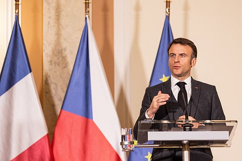 Macron pede aos aliados para que não sejam “cobardes” no apoio à Ucrânia