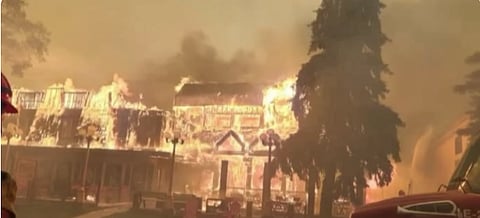 Incêndio destrói cidade turística de Jasper nas Montanhas Rochosas canadianas