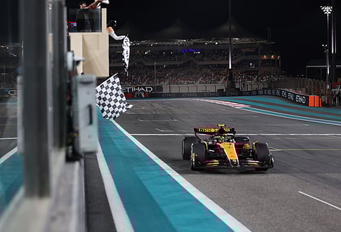Lando Norris vence Grande Prémio de Abu Dhabi e entrega título de construtores à McLaren