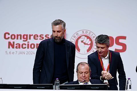 Pedro Nuno Santos com José Luís Carneiro (e Carlos César ao centro)