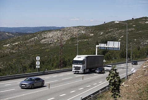 Trânsito cortado nos dois sentido no IP4
