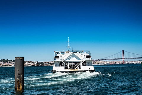 Problemas no carregamento de baterias de navios originam supressões na ligação Seixal e Lisboa